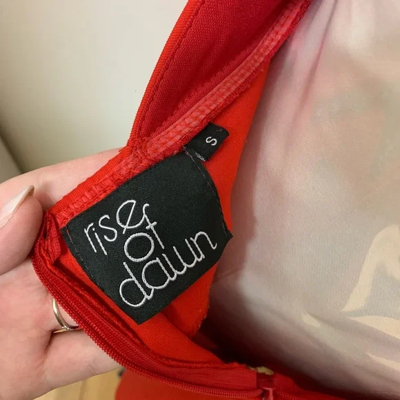 Rise of Dawn red backless dress - Picture 3 of 3